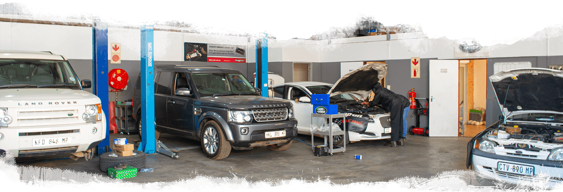 Land Rovers parket in a row